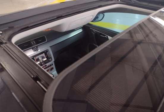 VOLKSWAGEN-PASSAT-2012