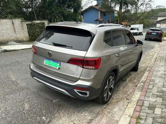VOLKSWAGEN-TAOS-2025