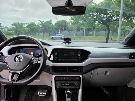 VOLKSWAGEN-T-CROSS-2020
