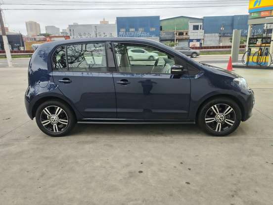 VOLKSWAGEN-UP-2015