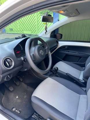 VOLKSWAGEN-UP-2017