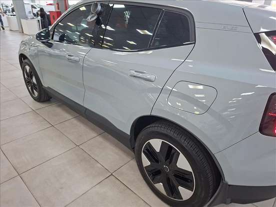 VOLVO-EX30-2024