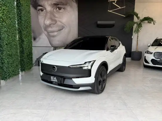 VOLVO-EX30-2025
