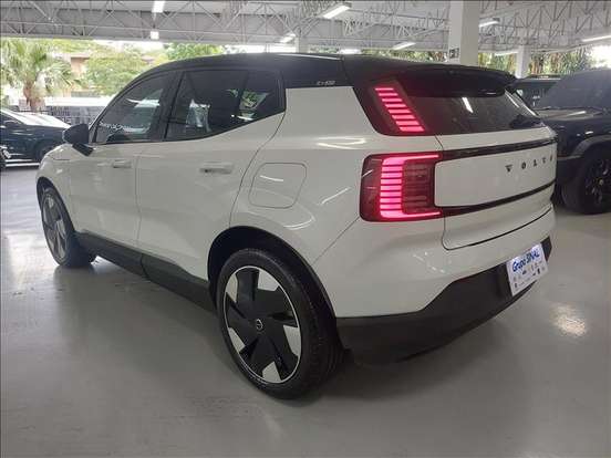 VOLVO-EX30-2024