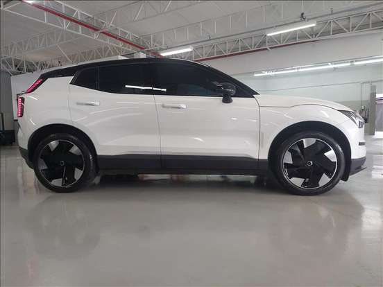 VOLVO-EX30-2024
