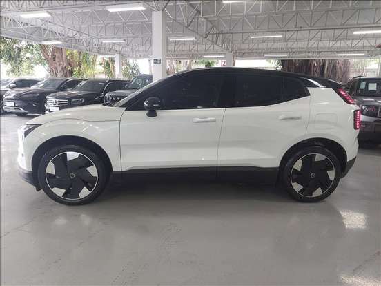 VOLVO-EX30-2024