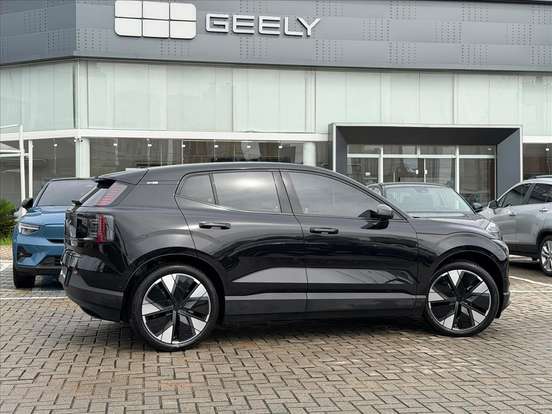 VOLVO-EX30-2024