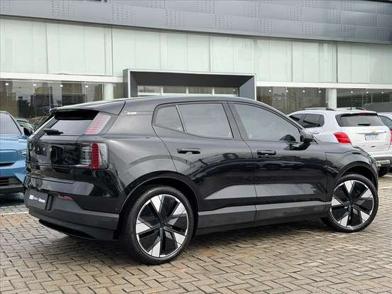 VOLVO-EX30-2024