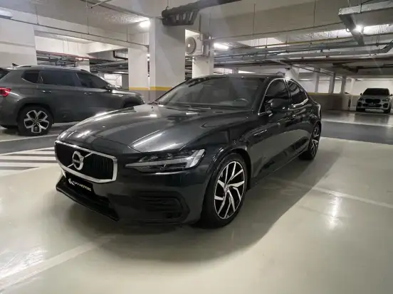 VOLVO-S60-2.0 T4 MOMENTUM GASOLINA 4P AUTOMÁTICO VOLVO-S60-2019