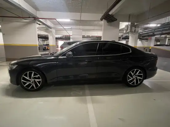 VOLVO-S60-2.0 T4 MOMENTUM GASOLINA 4P AUTOMÁTICO VOLVO-S60-2019