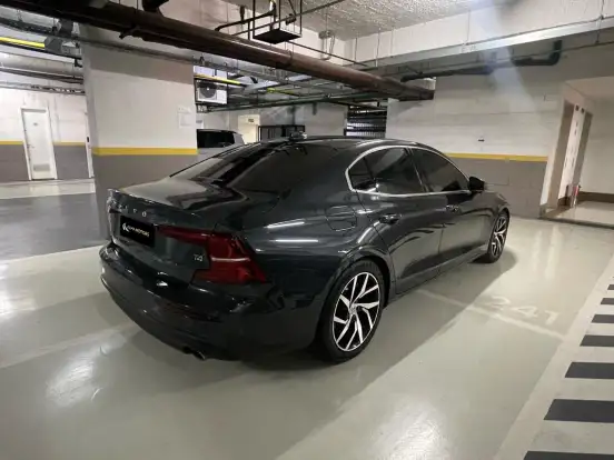 VOLVO-S60-2.0 T4 MOMENTUM GASOLINA 4P AUTOMÁTICO VOLVO-S60-2019