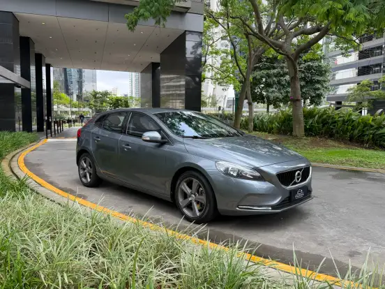 VOLVO-V40-2.0 T4 MOMENTUM GASOLINA 4P AUTOMÁTICO VOLVO-V40-2017