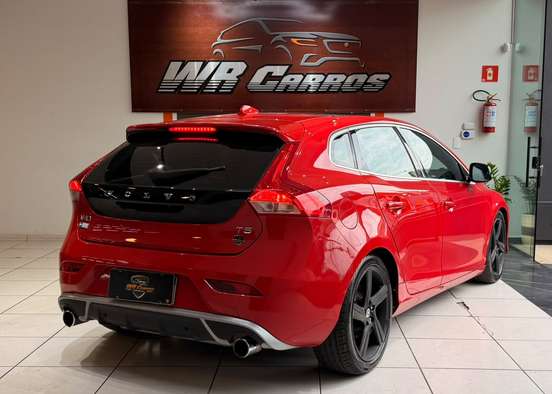 VOLVO-V40-2014