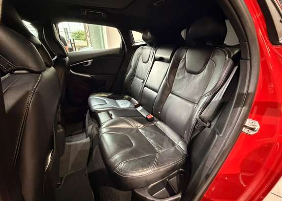 VOLVO-V40-2014