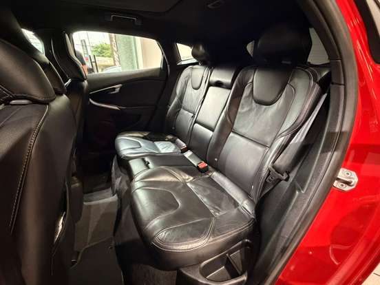 VOLVO-V40-2.0 T5 R DESIGN TURBO GASOLINA 4P AUTOMÁTICO VOLVO-V40-2014