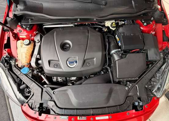VOLVO-V40-2.0 T5 R DESIGN TURBO GASOLINA 4P AUTOMÁTICO VOLVO-V40-2014