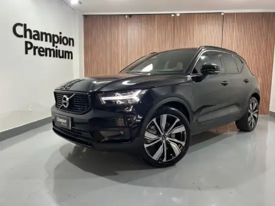 VOLVO-XC40-2021