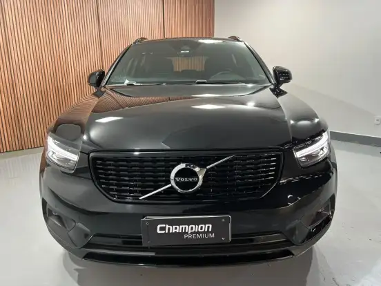 VOLVO-XC40-2021