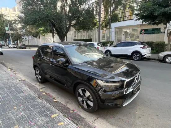 VOLVO-XC40-2019