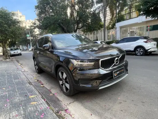VOLVO-XC40-2019