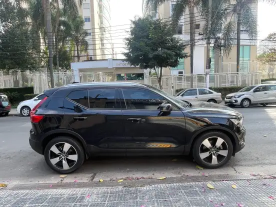 VOLVO-XC40-2019