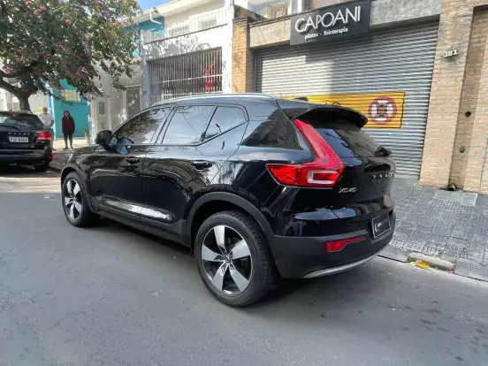 VOLVO-XC40-2019