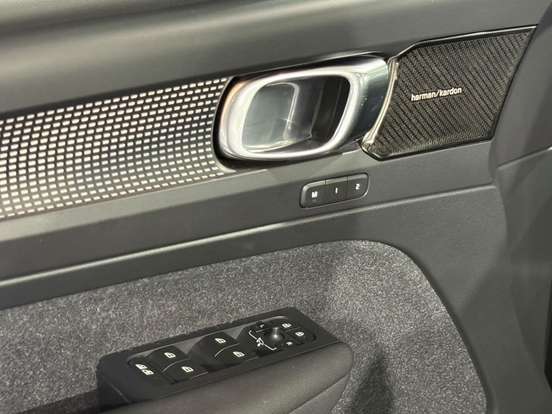 VOLVO-XC40-2.0 T4 GASOLINA GEARTRONIC VOLVO-XC40-2019
