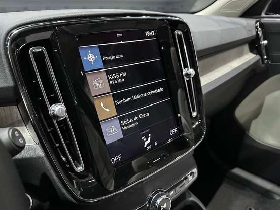 VOLVO-XC40-2020