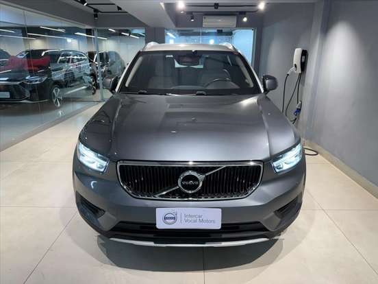 VOLVO-XC40-2018