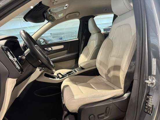 VOLVO-XC40-2.0 T5 GASOLINA MOMENTUM AWD GEARTRONIC VOLVO-XC40-2018