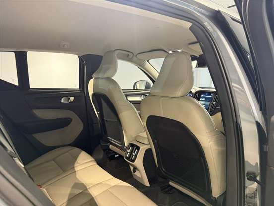 VOLVO-XC40-2018