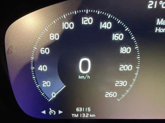 VOLVO-XC40-2018