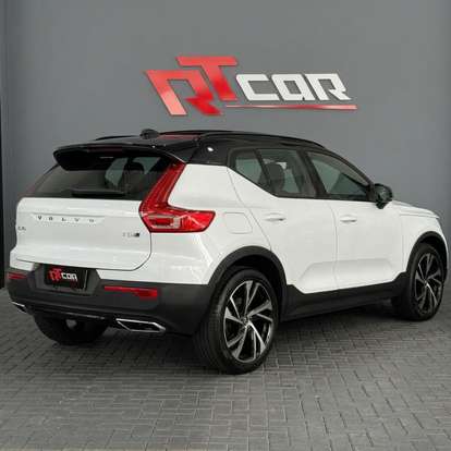 VOLVO-XC40-2019