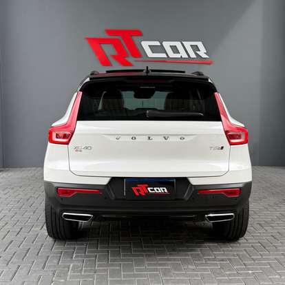 VOLVO-XC40-2019