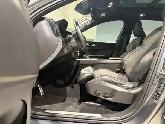 VOLVO-XC60-2021