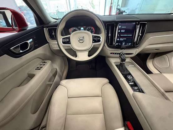 VOLVO-XC60-2018