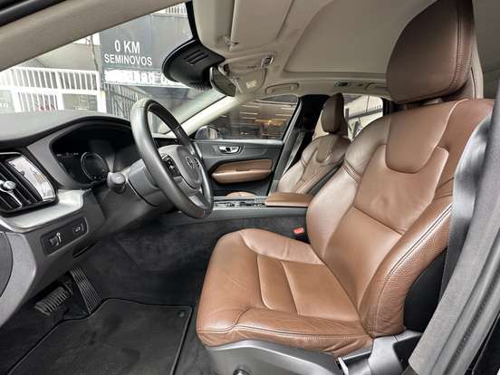 VOLVO-XC60-2019