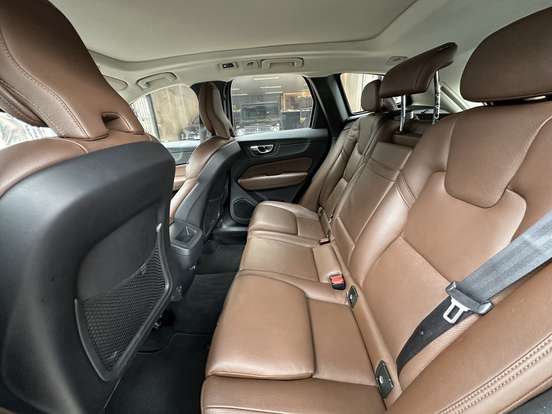 VOLVO-XC60-2.0 T5 GASOLINA MOMENTUM AWD GEARTRONIC VOLVO-XC60-2019