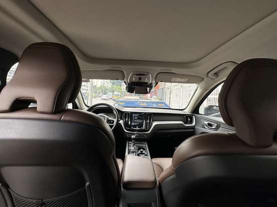 VOLVO-XC60-2019
