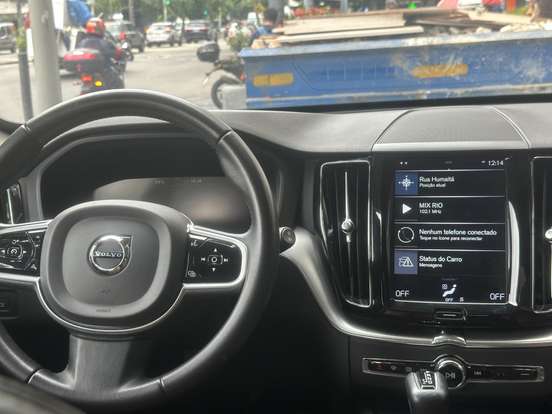 VOLVO-XC60-2.0 T5 GASOLINA MOMENTUM AWD GEARTRONIC VOLVO-XC60-2019