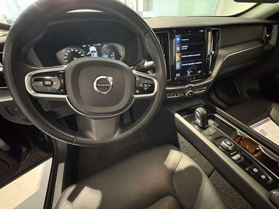 VOLVO-XC60-2.0 T8 HYBRID MOMENTUM AWD GEARTRONIC VOLVO-XC60-2021
