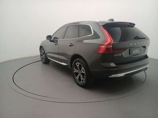 VOLVO-XC60-2021