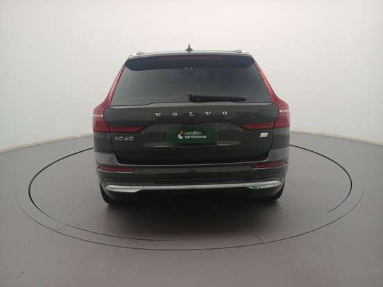 VOLVO-XC60-2021