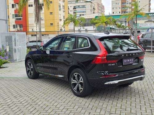 VOLVO-XC60-2022