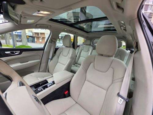 VOLVO-XC60-2022