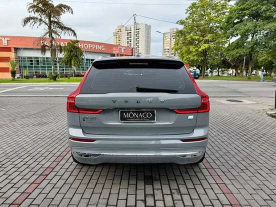 VOLVO-XC60-2023