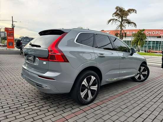 VOLVO-XC60-2023