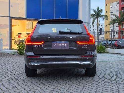 VOLVO-XC60-2025