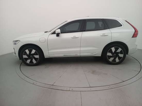 VOLVO-XC60-2023