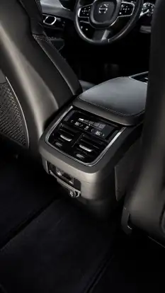 VOLVO-XC90-2015